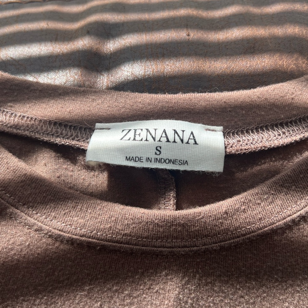 Zenana Outfitters Brown Long Sleeve Tee
